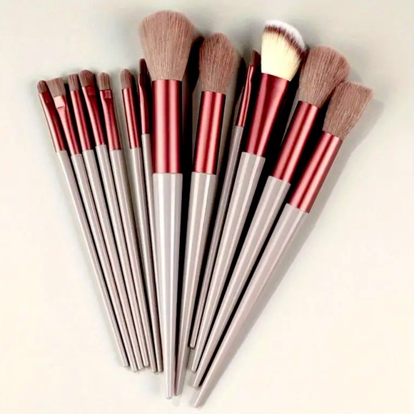Bundle: Color Changing Jelly Lipstick, Brush Set & Cosmetic Bag - Picture 9 of 16
